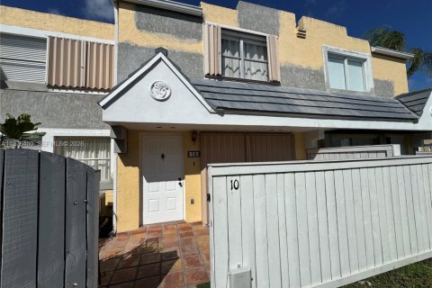 House in Miami, Florida 2 bedrooms, 92.9 sq.m. № 2052904 - photo 2