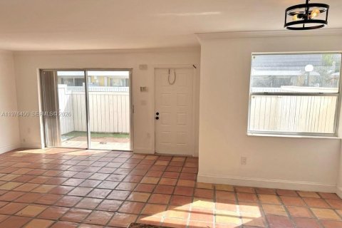 House in Miami, Florida 2 bedrooms, 92.9 sq.m. № 2052904 - photo 8