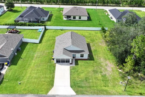 House in Sebring, Florida 3 bedrooms, 121.24 sq.m. № 2277886 - photo 12