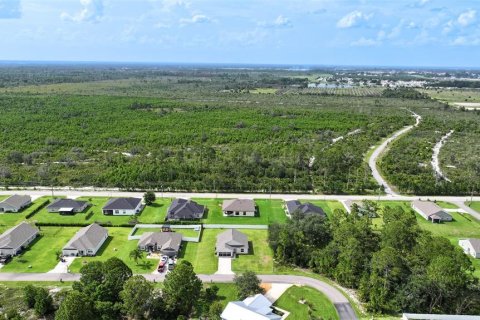 House in Sebring, Florida 3 bedrooms, 121.24 sq.m. № 2277886 - photo 11