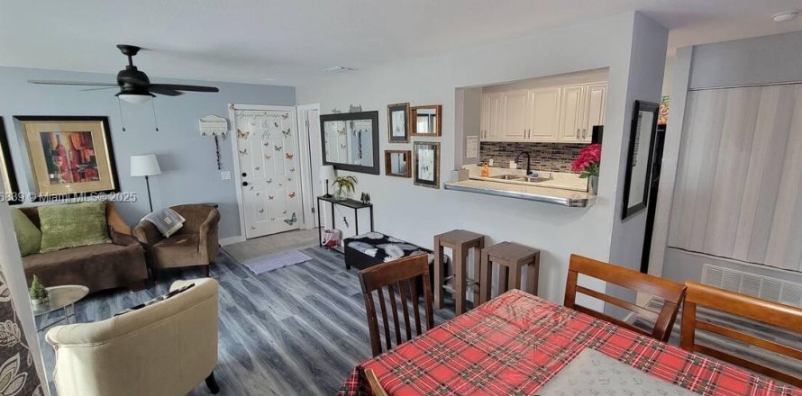 Кондоминиум с 1 спальней в Тампа, Флорида № 1939696