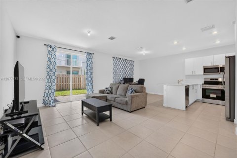 Adosado en venta en Homestead, Florida, 3 dormitorios, 157.38 m2 № 2320013 - foto 8