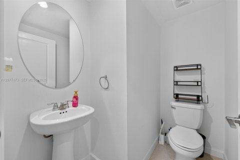Adosado en venta en Homestead, Florida, 3 dormitorios, 157.38 m2 № 2320013 - foto 11
