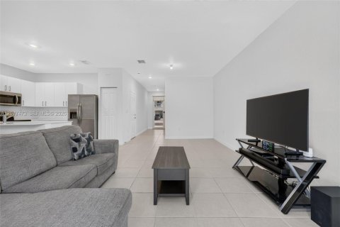 Adosado en venta en Homestead, Florida, 3 dormitorios, 157.38 m2 № 2320013 - foto 4
