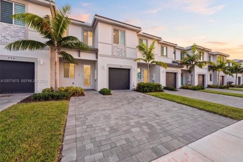 Adosado en Homestead, Florida 3 dormitorios, 157.38 m2 № 2320013