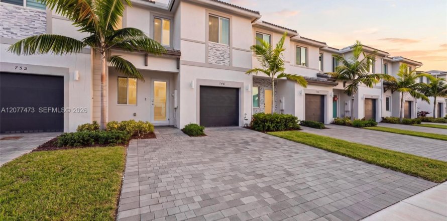 Adosado en Homestead, Florida 3 dormitorios, 157.38 m2 № 2320013