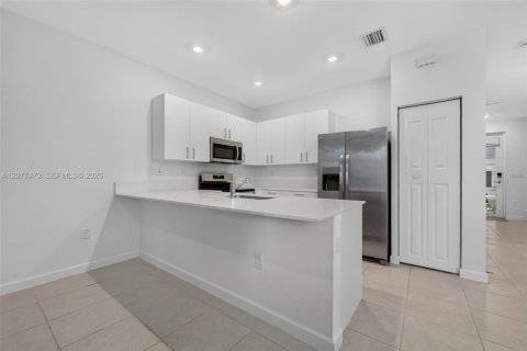 Adosado en venta en Homestead, Florida, 3 dormitorios, 157.38 m2 № 2320013 - foto 5