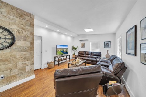 Villa ou maison à vendre à Hialeah, Floride: 3 chambres, 130.34 m2 № 2045702 - photo 9