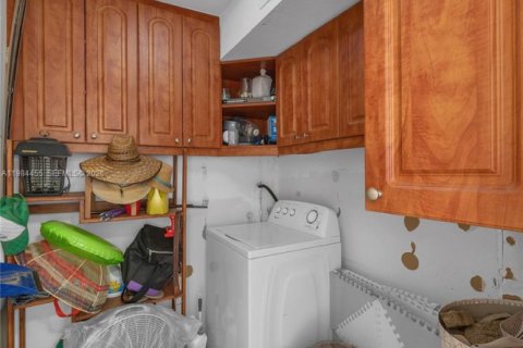 Villa ou maison à vendre à Hialeah, Floride: 3 chambres, 130.34 m2 № 2045702 - photo 14