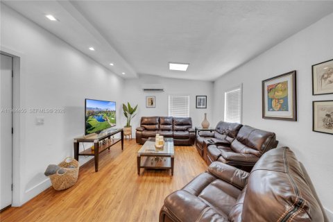 Villa ou maison à vendre à Hialeah, Floride: 3 chambres, 130.34 m2 № 2045702 - photo 10