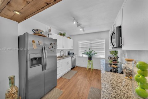 Villa ou maison à vendre à Hialeah, Floride: 3 chambres, 130.34 m2 № 2045702 - photo 6