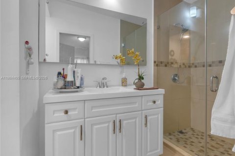 Villa ou maison à vendre à Hialeah, Floride: 3 chambres, 130.34 m2 № 2045702 - photo 13