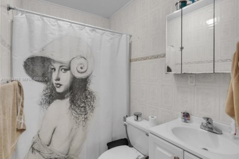 Villa ou maison à vendre à Hialeah, Floride: 3 chambres, 130.34 m2 № 2045702 - photo 15