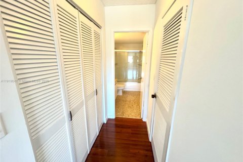 Condo in Hallandale Beach, Florida, 1 bedroom  № 2082666 - photo 9