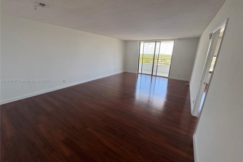 Condo in Hallandale Beach, Florida, 1 bedroom  № 2082666 - photo 5