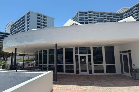 Condo in Hallandale Beach, Florida, 1 bedroom  № 2082666 - photo 24