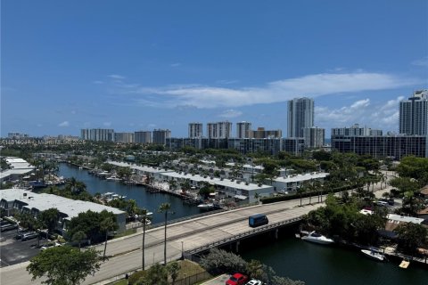Condo in Hallandale Beach, Florida, 1 bedroom  № 2082666 - photo 26