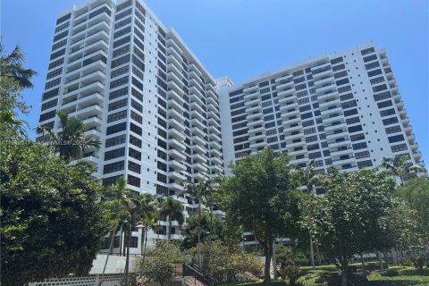 Condo in Hallandale Beach, Florida, 1 bedroom  № 2082666