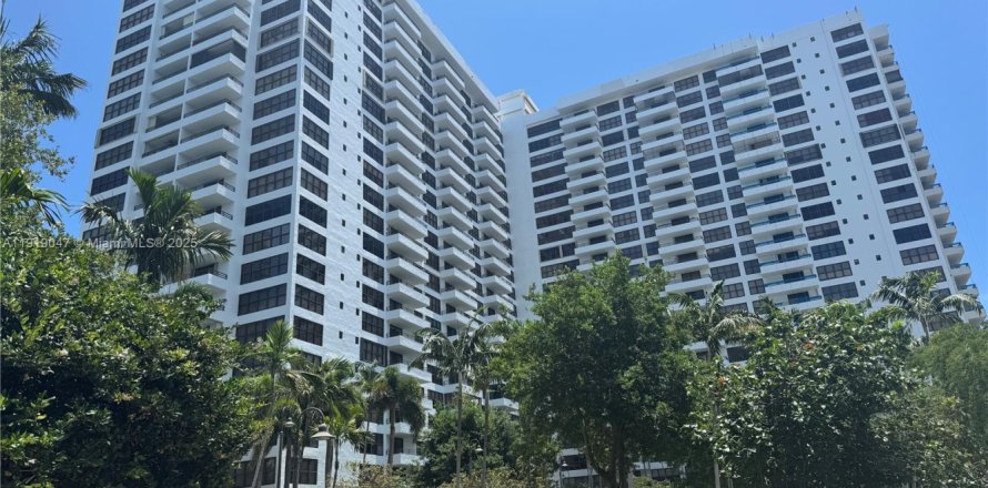Condo in Hallandale Beach, Florida, 1 bedroom  № 2082666