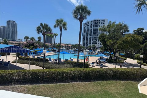 Condo in Hallandale Beach, Florida, 1 bedroom  № 2082666 - photo 22