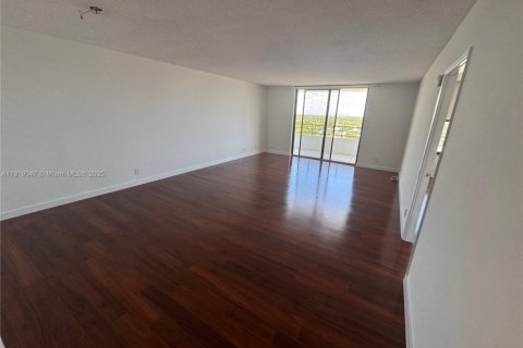Condo in Hallandale Beach, Florida, 1 bedroom  № 2082666 - photo 4