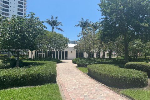 Condo in Hallandale Beach, Florida, 1 bedroom  № 2082666 - photo 25