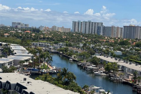Condo in Hallandale Beach, Florida, 1 bedroom  № 2082666 - photo 18