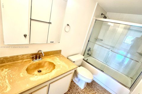 Condo in Hallandale Beach, Florida, 1 bedroom  № 2082666 - photo 8
