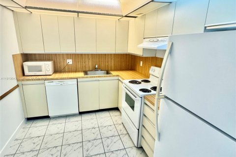 Condo in Hallandale Beach, Florida, 1 bedroom  № 2082666 - photo 7