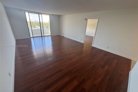 Condo in Hallandale Beach, Florida, 1 bedroom  № 2082666 - photo 3