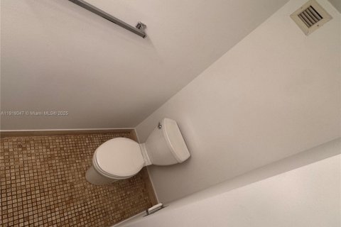 Condo in Hallandale Beach, Florida, 1 bedroom  № 2082666 - photo 15