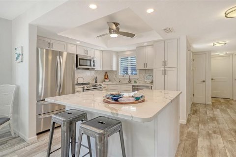 Condo in Sarasota, Florida, 2 bedrooms  № 2096535 - photo 11