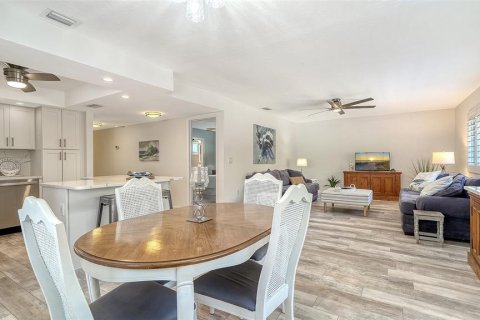 Condo in Sarasota, Florida, 2 bedrooms  № 2096535 - photo 16