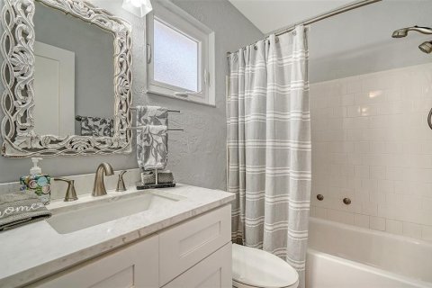 Condo in Sarasota, Florida, 2 bedrooms  № 2096535 - photo 24