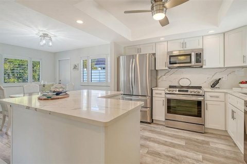Condo in Sarasota, Florida, 2 bedrooms  № 2096535 - photo 12