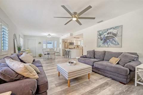 Condo in Sarasota, Florida, 2 bedrooms  № 2096535 - photo 9