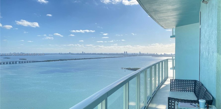 Condominio en Miami, Florida, 2 dormitorios  № 1817649