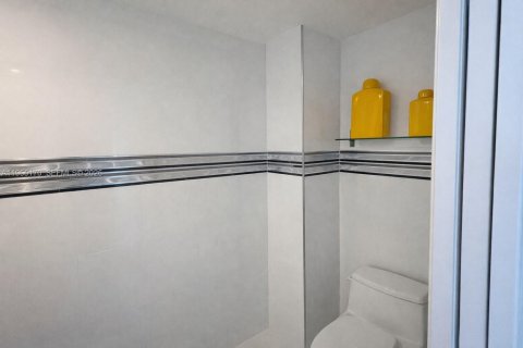 Condominio en venta en Miami Beach, Florida, 1 dormitorio, 75.44 m2 № 2028271 - foto 8