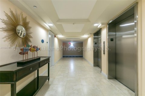 Condominio en venta en Miami Beach, Florida, 1 dormitorio, 75.44 m2 № 2028271 - foto 22