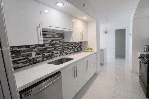 Condominio en venta en Miami Beach, Florida, 1 dormitorio, 75.44 m2 № 2028271 - foto 3