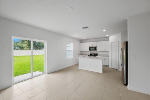 House in Dade City, Florida 5 bedrooms, 227.7 sq.m. № 1907432 - photo 10