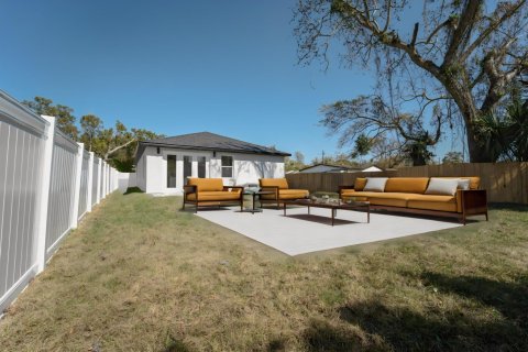 House in Orlando, Florida 4 bedrooms, 143.63 sq.m. № 1229098 - photo 1