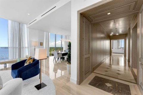 Condo in Miami, Florida, 4 bedrooms  № 1922661 - photo 11