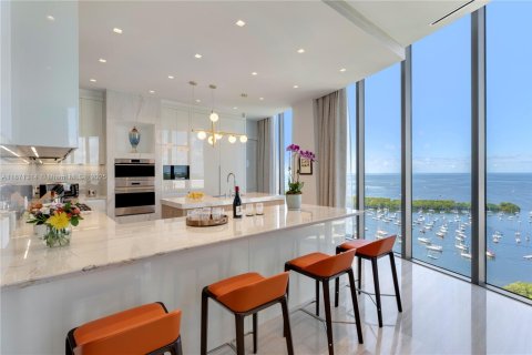 Condo in Miami, Florida, 4 bedrooms  № 1922661 - photo 4