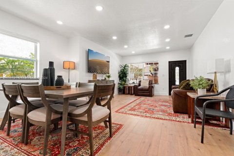 Casa en alquiler en Miami, Florida, 3 dormitorios, 110.74 m2 № 1945049 - foto 14