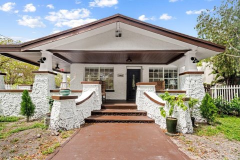 Casa en alquiler en Miami, Florida, 3 dormitorios, 110.74 m2 № 1945049 - foto 2