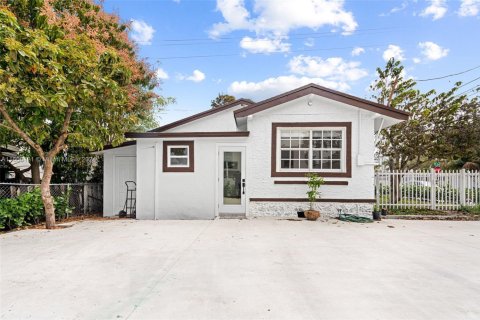 Casa en alquiler en Miami, Florida, 3 dormitorios, 110.74 m2 № 1945049 - foto 3