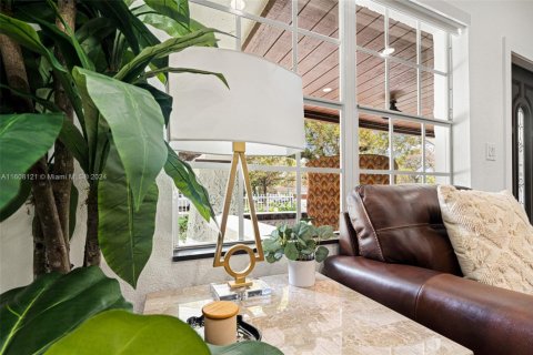 Casa en alquiler en Miami, Florida, 3 dormitorios, 110.74 m2 № 1945049 - foto 4