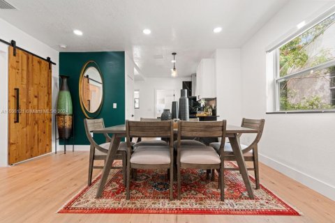 Casa en alquiler en Miami, Florida, 3 dormitorios, 110.74 m2 № 1945049 - foto 5