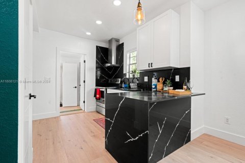 Casa en alquiler en Miami, Florida, 3 dormitorios, 110.74 m2 № 1945049 - foto 7